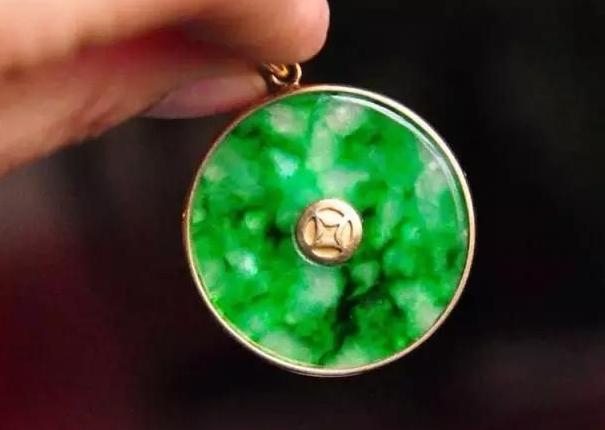 了解翡翠发展，谈谈翡翠在不同地区历史中的不同影响