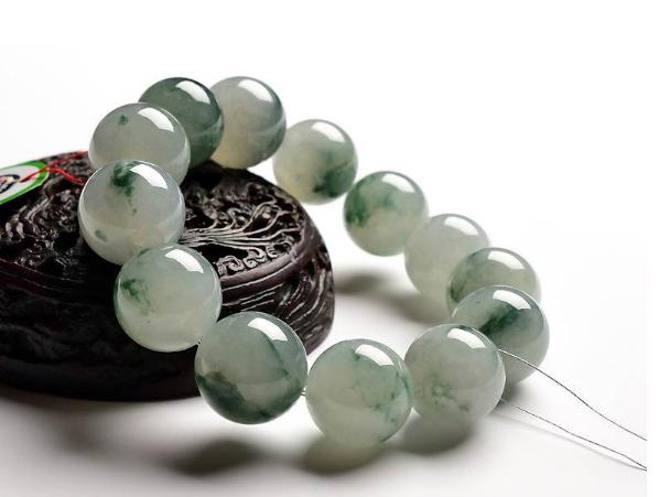 翡翠手链价格,怎样的才值得购买？