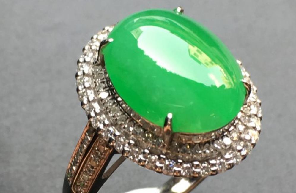 冰种翡翠戒指价格如何？看完这组冰种翡翠戒指你就明白了