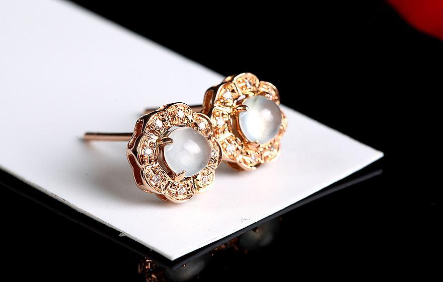 你的浓绿翡翠手镯是真的吗？有可能是这些仿制品！