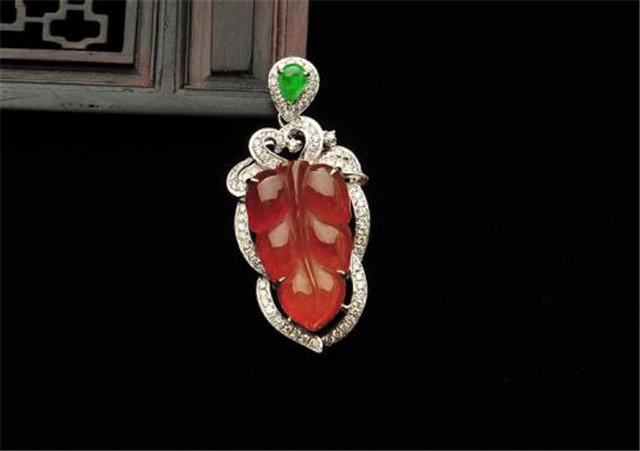 翡翠的颜色比生长的水重要吗？ 过来看看你会知道的！  （图示）