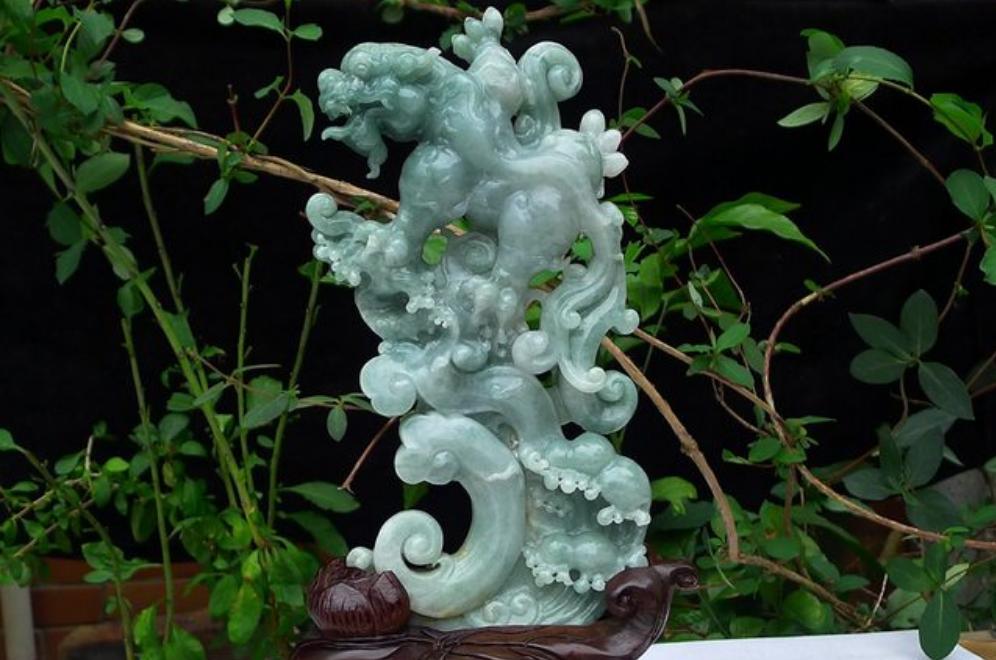 翡翠摆件的价格是多少？有没有性价比高的翡翠摆件？