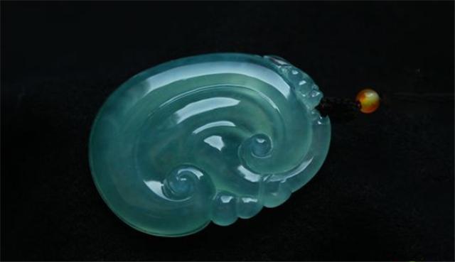 傻傻分不清油青种翡翠和蓝水翡翠？这篇文章你不能错过！