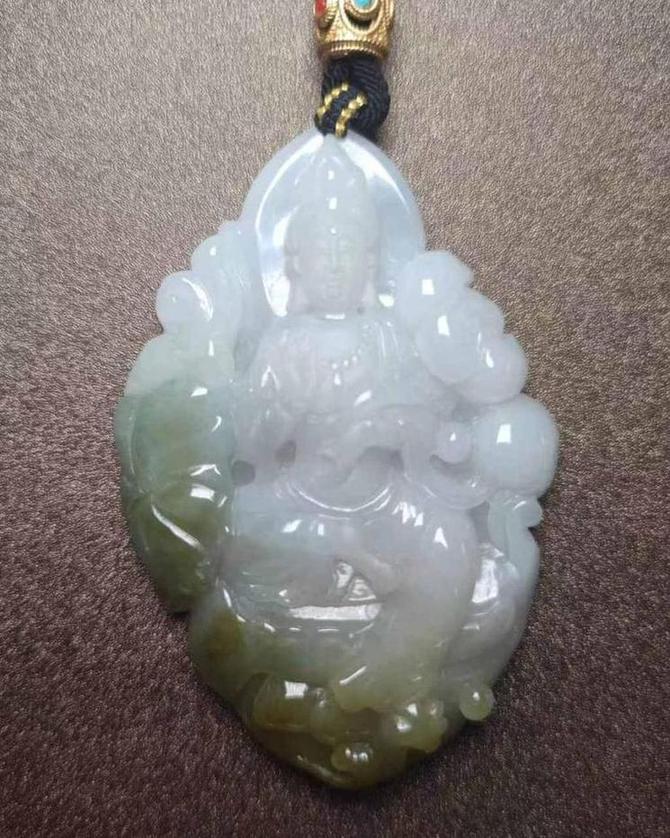持莲观音