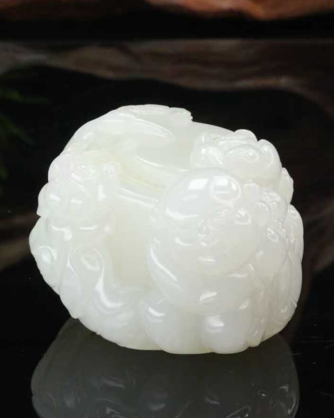 福娃戏牡丹